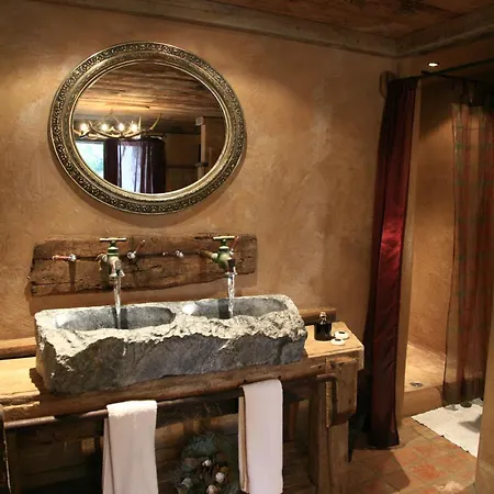 Le Petit Faye Hotel