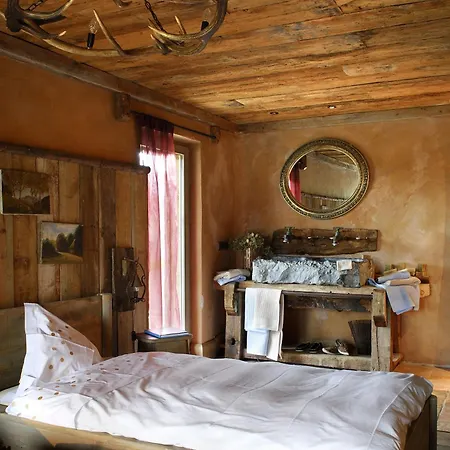 Le Petit Faye Hotel *