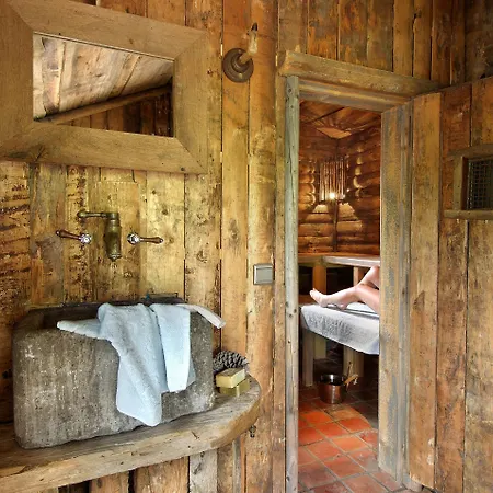 Le Petit Faye Hotel